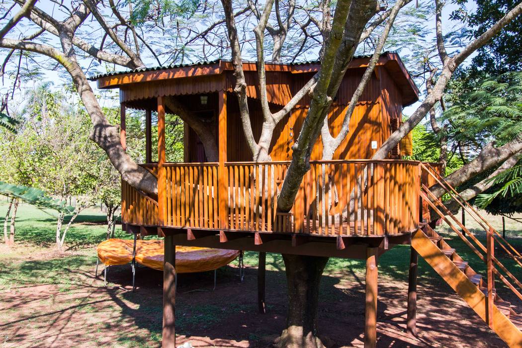 casa na árvore Due Z Arquitetura Cabanas de madeira Madeira Efeito de madeira