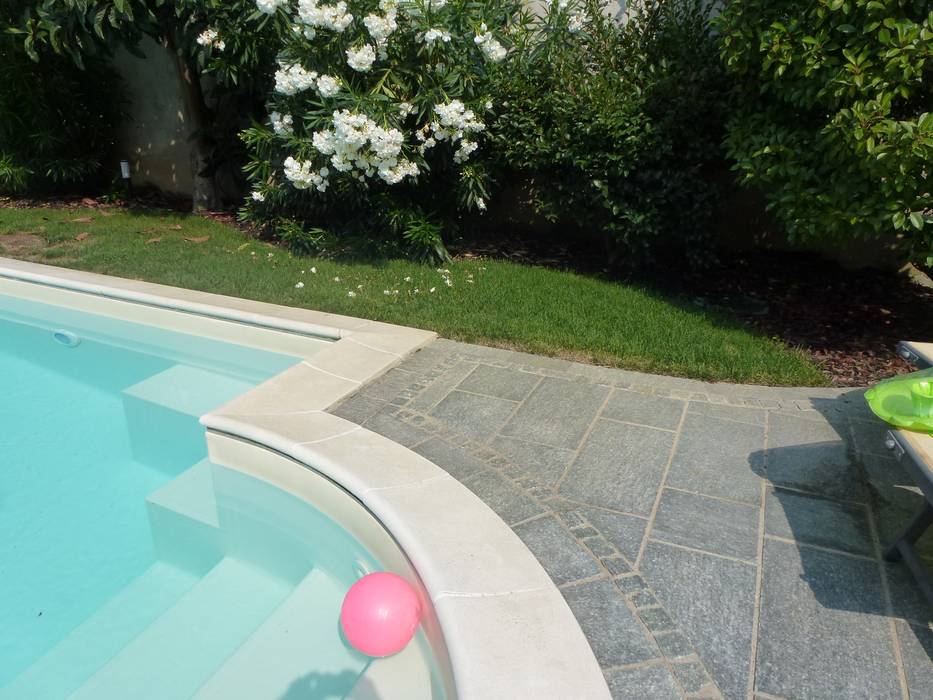 Risistemazione di una piscina, Alessandra Vellata Architetto Alessandra Vellata Architetto Garden Pool Stone