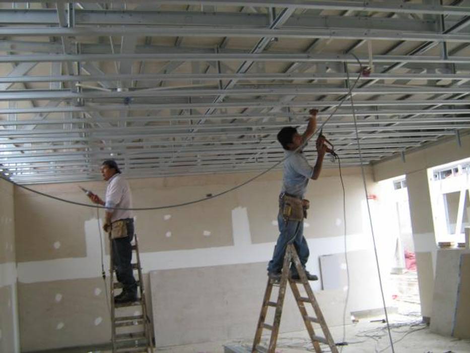Obra. fabricacion de plafon y muros armado con tablaroca y terminado con pintura  vinilica de comex estudios y despachos industriales de jmr todo en  construccion, remodelacion y acabados industrial metal | homify