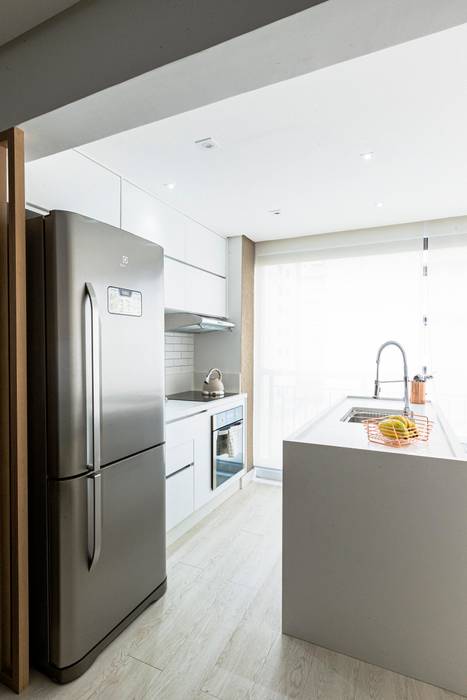 Apartamento Pequeno Moderno e Clean de Jovem Casal, Mirá Arquitetura Mirá Arquitetura Small kitchens MDF