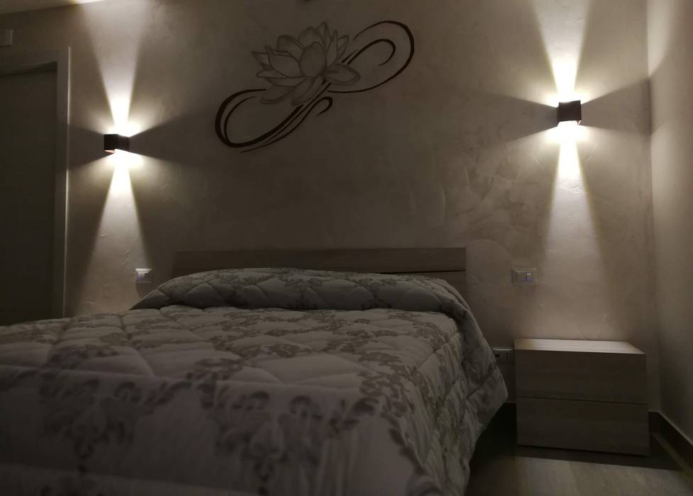 L' amore inciso a mano, zuozo carlo zuozo carlo Mediterranean style bedroom