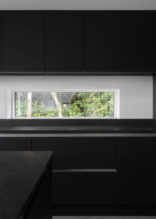 Slimline Aluminium Clad Wood Windows With Jet Black Modern Kitchen Marvin Windows and Doors UK Pintu & Jendela Modern Aluminium/Seng Windows
