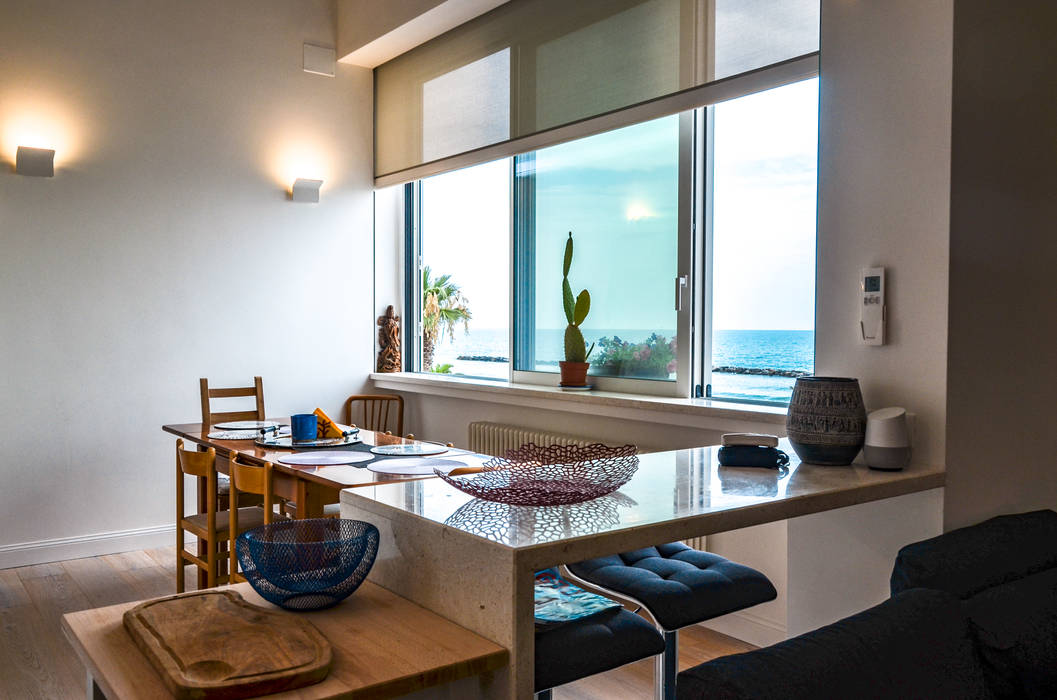 Tra mare e vecchio incasao - 90mq, Studio ARCH+D Studio ARCH+D Mediterranean style dining room