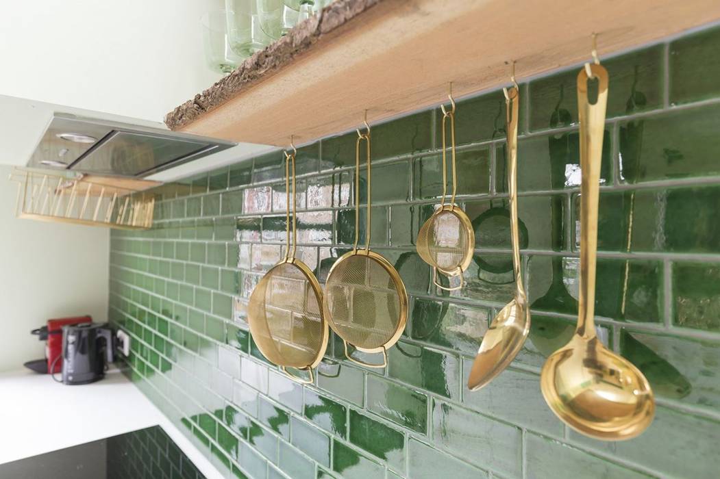 Emerald kitchen and living room, Obradov Studio Obradov Studio Cocinas pequeñas Azulejos