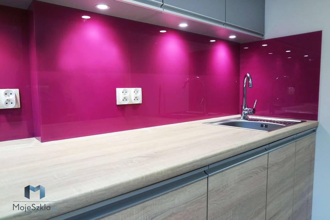 homify Modern Walls and Floors Glass