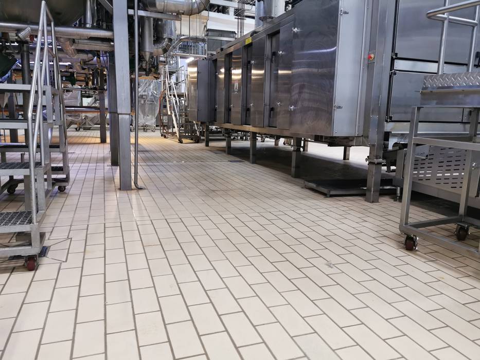 PISOS INDUSTRIALES: sercvicio de instalación de recubrimientos en pisos industriales, que cumplen con normas de seguridad e inocuidad en plantas de las industrias de alimentos para humanos y para animales, química, farmacéutica, etc..., Setric Best Setric Best Коммерческие помещения Керамика Коммерческие помещения