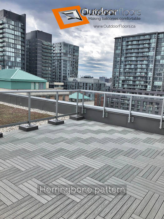 Silver Grey Wood-Plastic Composite Deck Tiles Installed on Toronto Terrace, Outdoor Floors Toronto Outdoor Floors Toronto 모던스타일 발코니, 베란다 & 테라스 우드 + 플라스틱