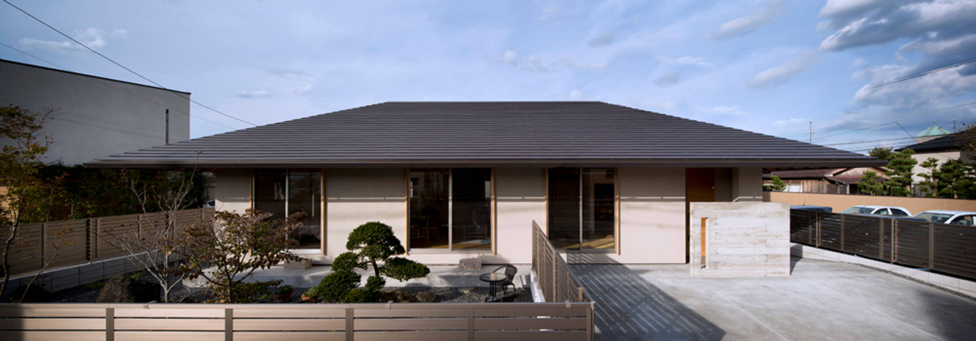 大屋根の家, TRANSTYLE architects TRANSTYLE architects Rumah Modern