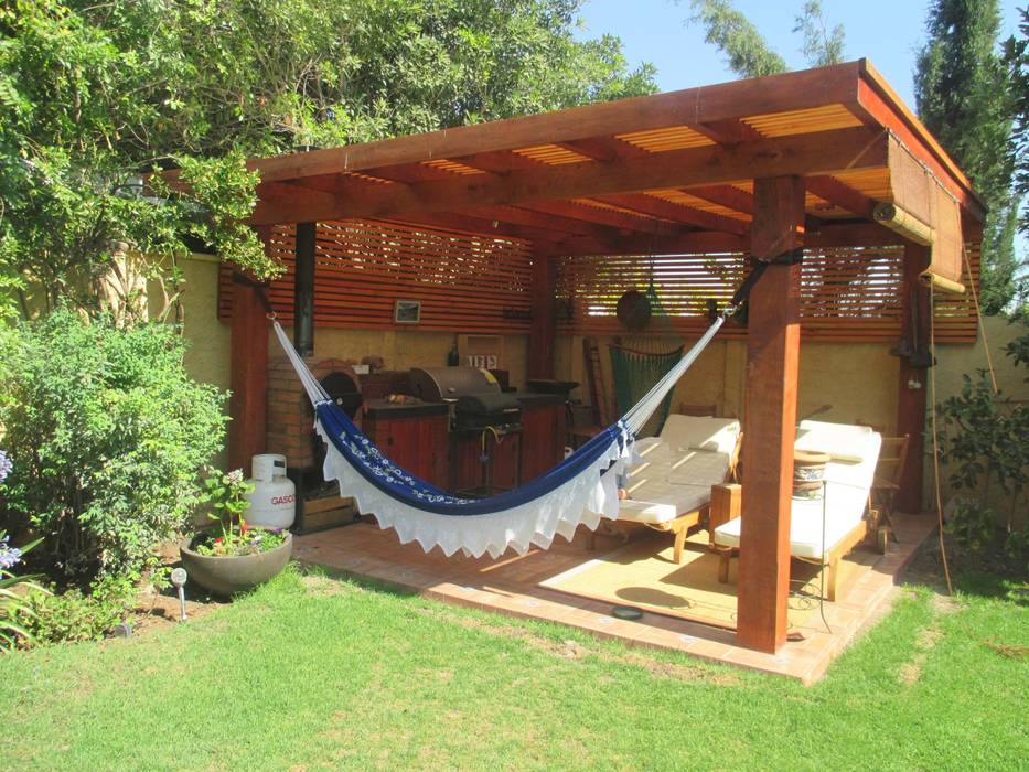 PERGOLA CON POLICARBONATO itamar ltda Espacios comerciales Madera Acabado en madera Lugares para eventos