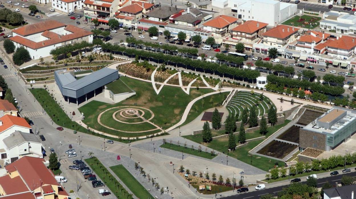 Parque Urbano do Mogadouro IDEIA VERDE - arquitectura pasagista, consultoria ambiental & formação profissional, Lda. Jardins modernos