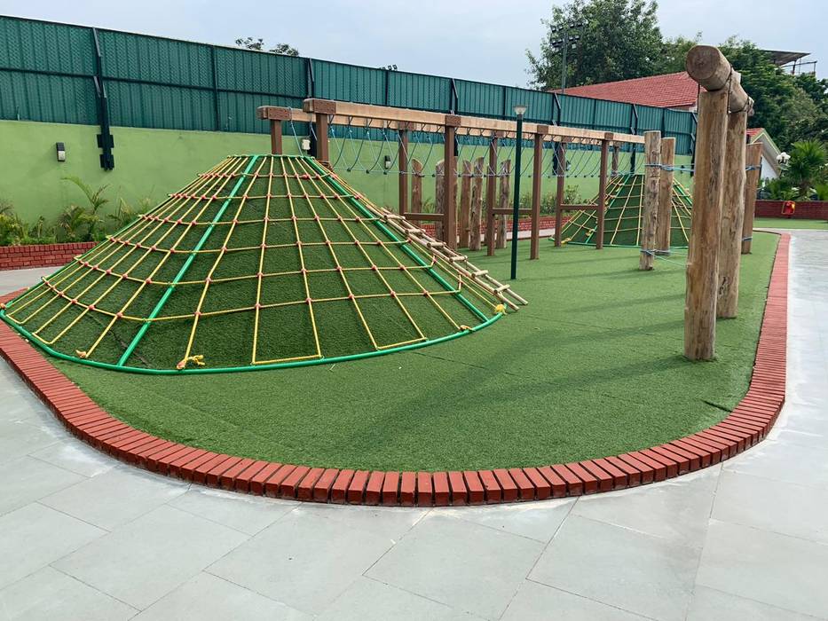 COMBINATION OF LANDSCAPE AND PLAYSCAPE, Monoceros Interarch Solutions Monoceros Interarch Solutions فناء أمامي بوص/ بامبو Green