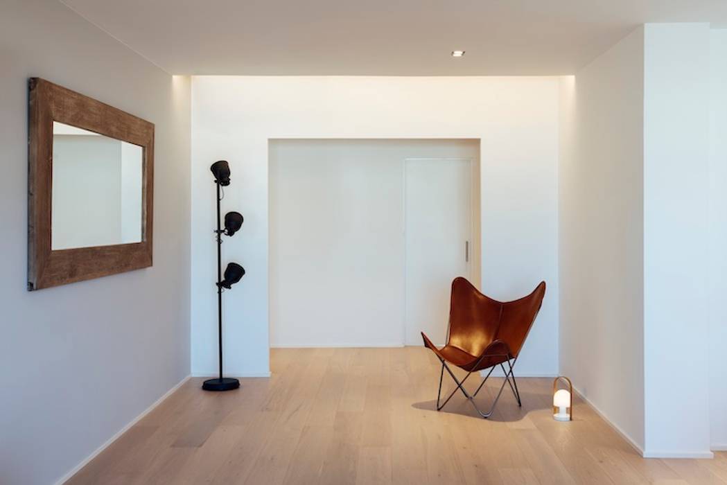 Completa Renovación y Decoración Minimalista para un Apartamento en Barcelona , Studioapart Interior & Product design Barcelona Studioapart Interior & Product design Barcelona Living room Wood Wood effect