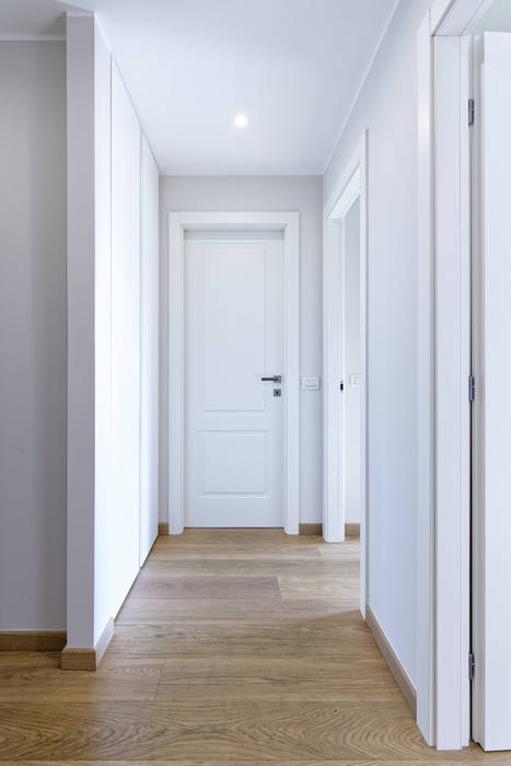 BEIGE IS THE NEW WHITE, GruppoTre Architetti GruppoTre Architetti モダンスタイルの 玄関&廊下&階段