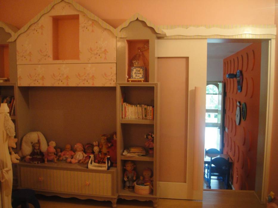 new born baby room , Tanish Dzignz Tanish Dzignz Colonial style nursery/kids room