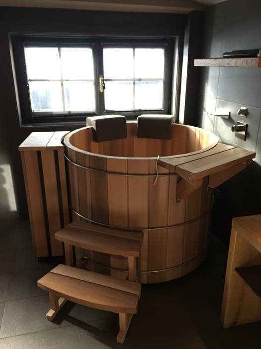 Bañera de madera de Cedro en las habitaciones de un hotel de lujo., CASÁRBOL CASÁRBOL Ruang Komersial Hotels