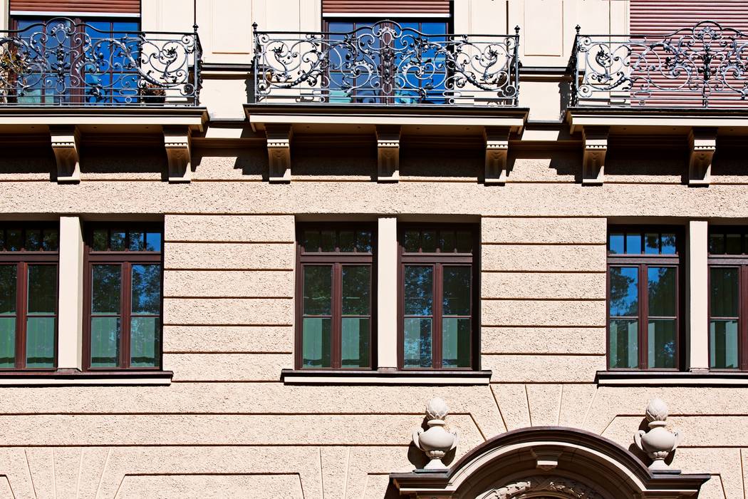 Denkmalgeschütztes Wohn- und Geschäftshaus originalgetreu saniert, Kneer GmbH, Fenster und Türen Kneer GmbH, Fenster und Türen Wooden windows