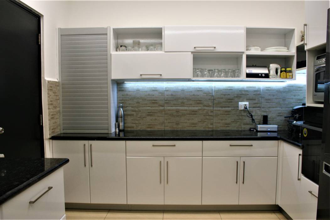 Modern Luxurious Apartment Dwelling, 3A Architects Inc 3A Architects Inc Einbauküche Aluminium/Zink
