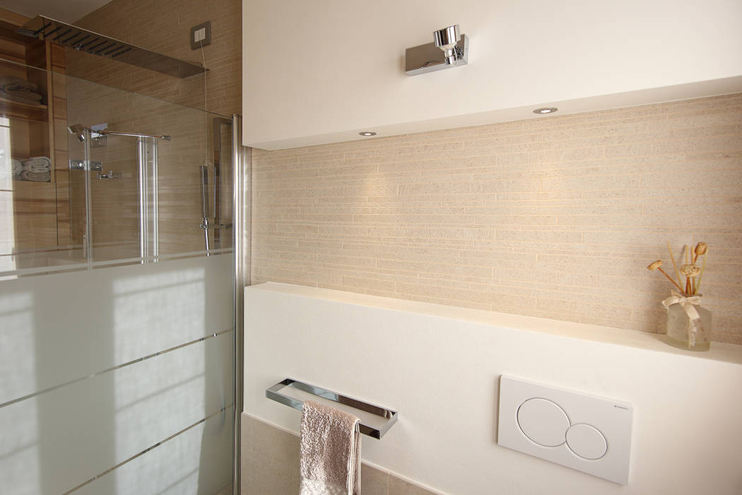 BAGNO SU MISURA, Naturalmente Legno Srl Naturalmente Legno Srl Modern style bathrooms