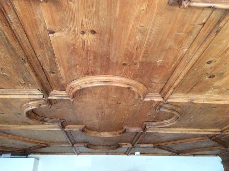 Staining and applying wax to the ceiling Harman Jane مساحات تجارية خشب Wood effect فنادق