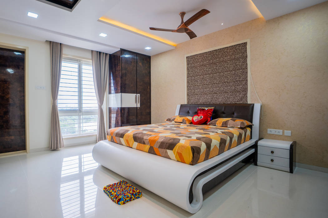 Luxurious Master Bedroom Designed by Nabh Design & Associates Nabh Design & Associates Modern style bedroom Engineered Wood Transparent