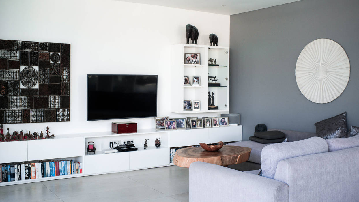 Private Villa In Umalas , PT. Loutchou PT. Loutchou Minimalist living room MDF TV stands & cabinets