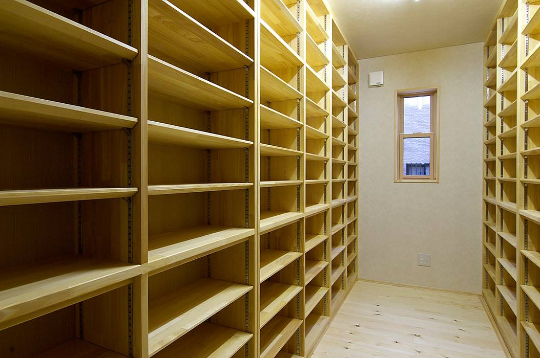 書庫 空間工房株式会社 オリジナルデザインの 多目的室 木 木目調 収納