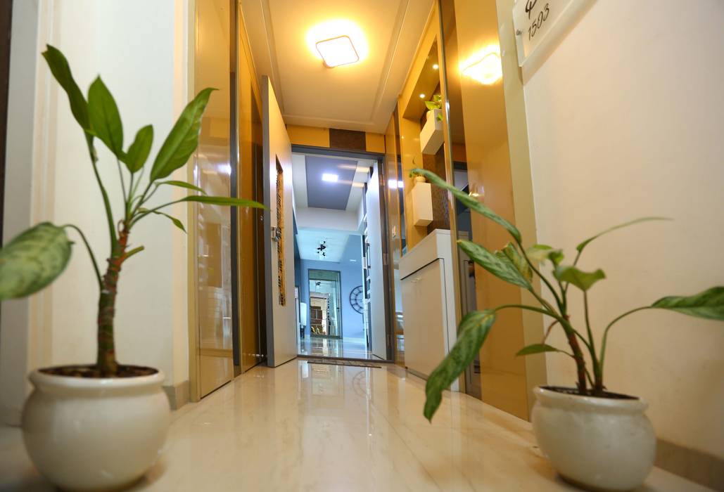 3 BHK Residential Interior Project in Ghatkopar, Mumbai, Lifeskapes Designs Lifeskapes Designs أبواب رئيسية