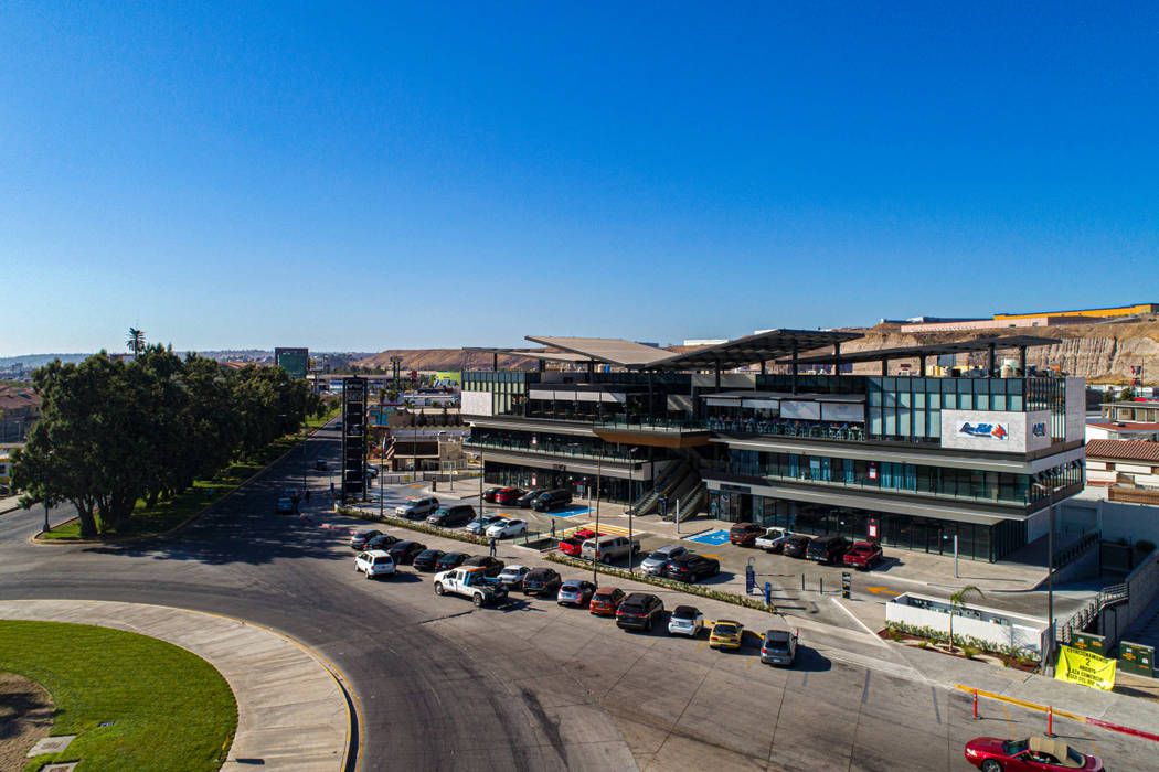 Plaza Paseo del Rio , IAARQ (Ibarra Aragón Arquitectura SC) IAARQ (Ibarra Aragón Arquitectura SC) مساحات تجارية مراكز تسوق/ مولات