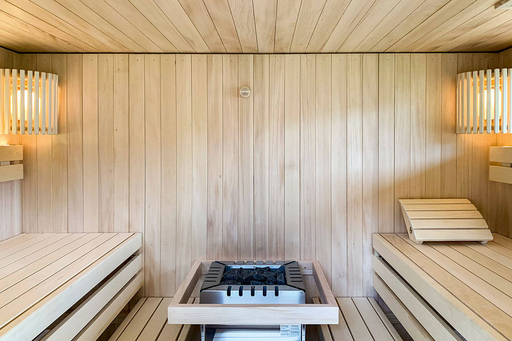 Sauna im herbstlichen Garten | KOERNER Saunamanufaktur , KOERNER SAUNABAU GMBH KOERNER SAUNABAU GMBH Sauna