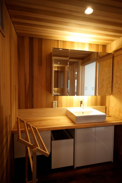 洗面室 株式会社高野設計工房 北欧スタイルの お風呂・バスルーム