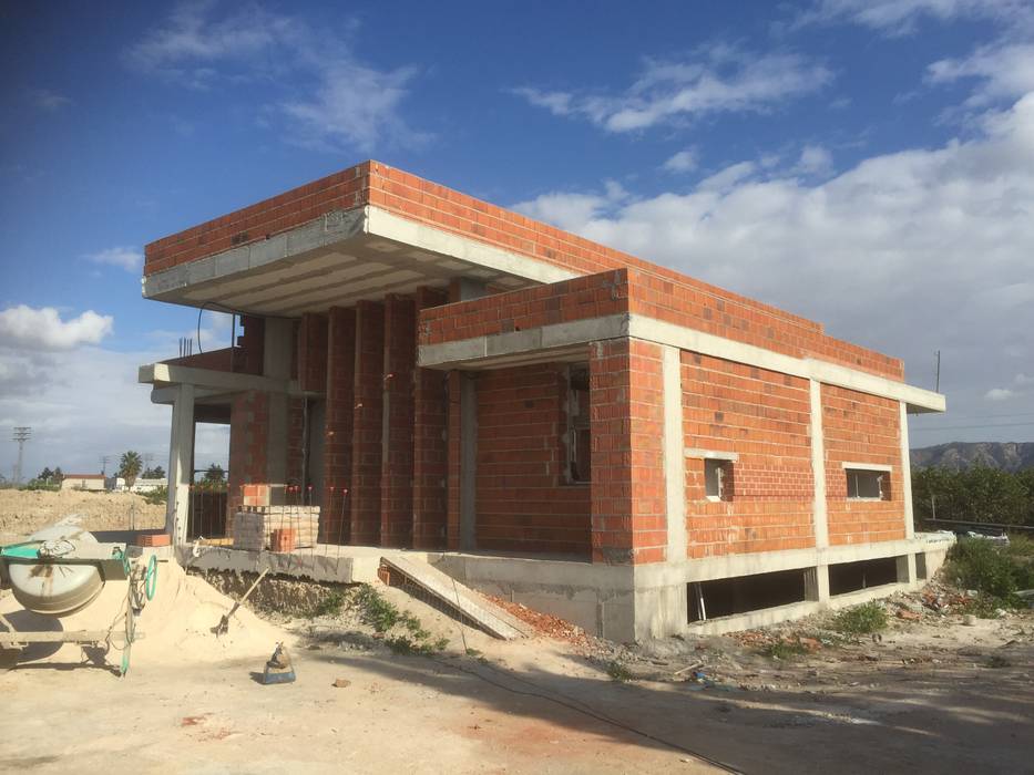 Vivienda Moderna. Fachada NorOeste en obra. DYOV STUDIO Arquitectura, Concepto Passivhaus Mediterraneo 653 77 38 06