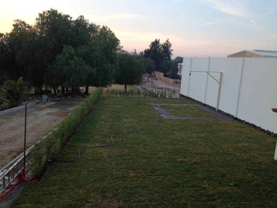 Nivelacion e instalacion de pasto , Spacios Naturales Spacios Naturales Casetas de jardín