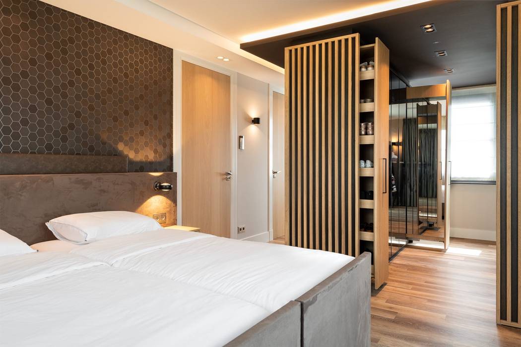 Grote slaapkamer met inloopkast, De Suite De Suite Quartos modernos