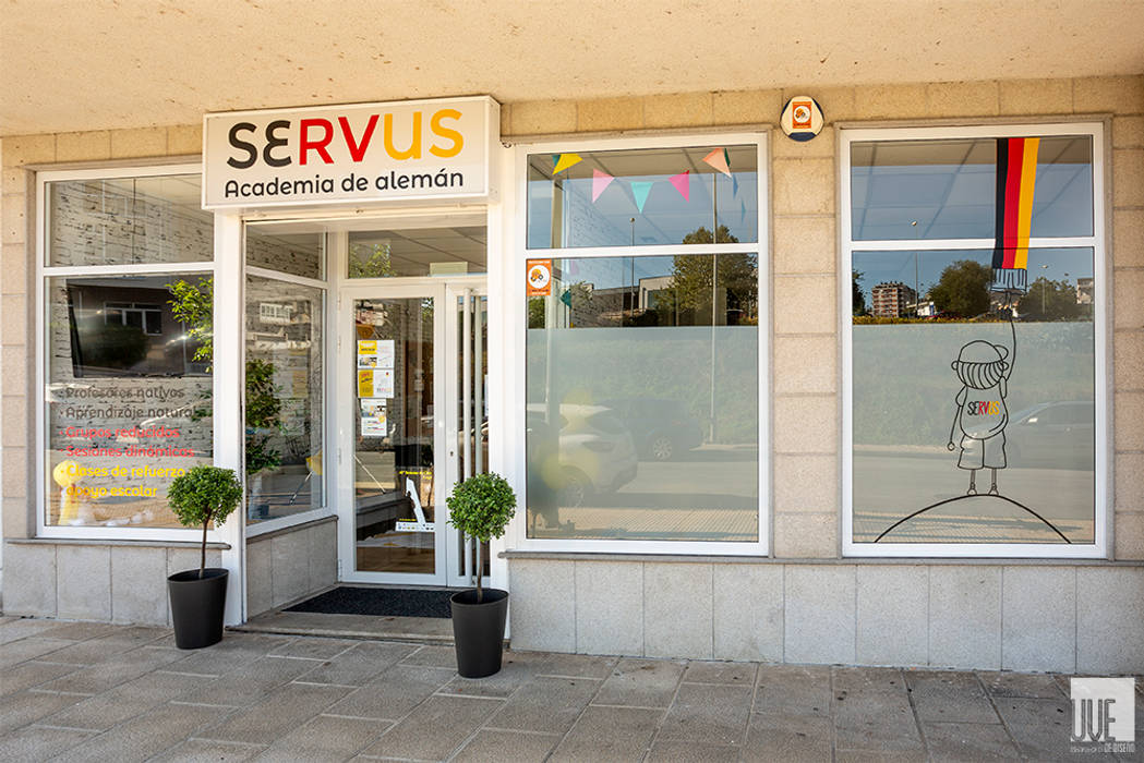 Servus Academia, UVE laboratorio de diseño UVE laboratorio de diseño Espacios comerciales Escuelas