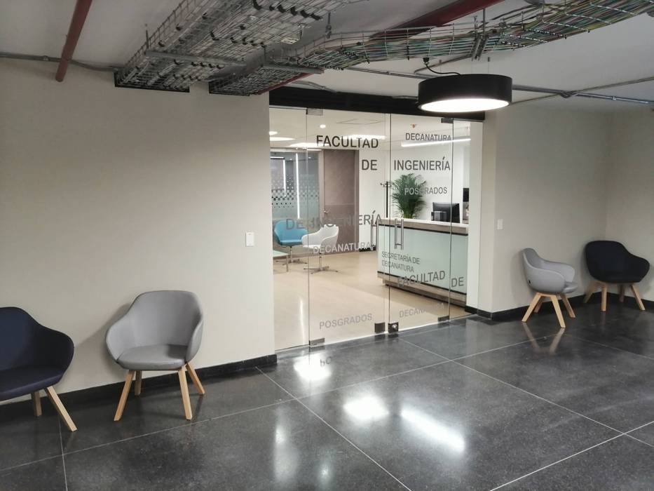 Fabricación e instalación de divisiones de oficina en vidrio para Universidad Javeriana, K-Design diseño interior y remodelaciones K-Design diseño interior y remodelaciones أبواب زجاجية