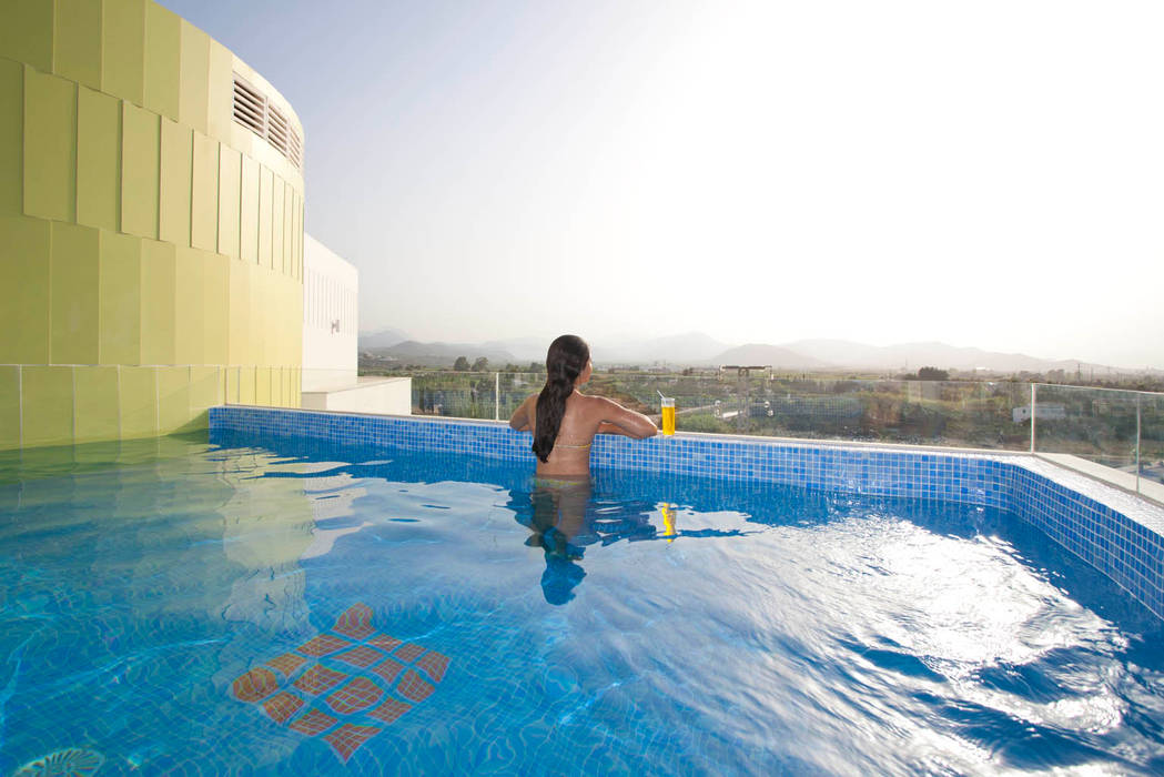 Edificio Ribera. Valencia, Barreres del Mundo Architects. Arquitectos e interioristas en Valencia. Barreres del Mundo Architects. Arquitectos e interioristas en Valencia. Infinity pool Ceramic