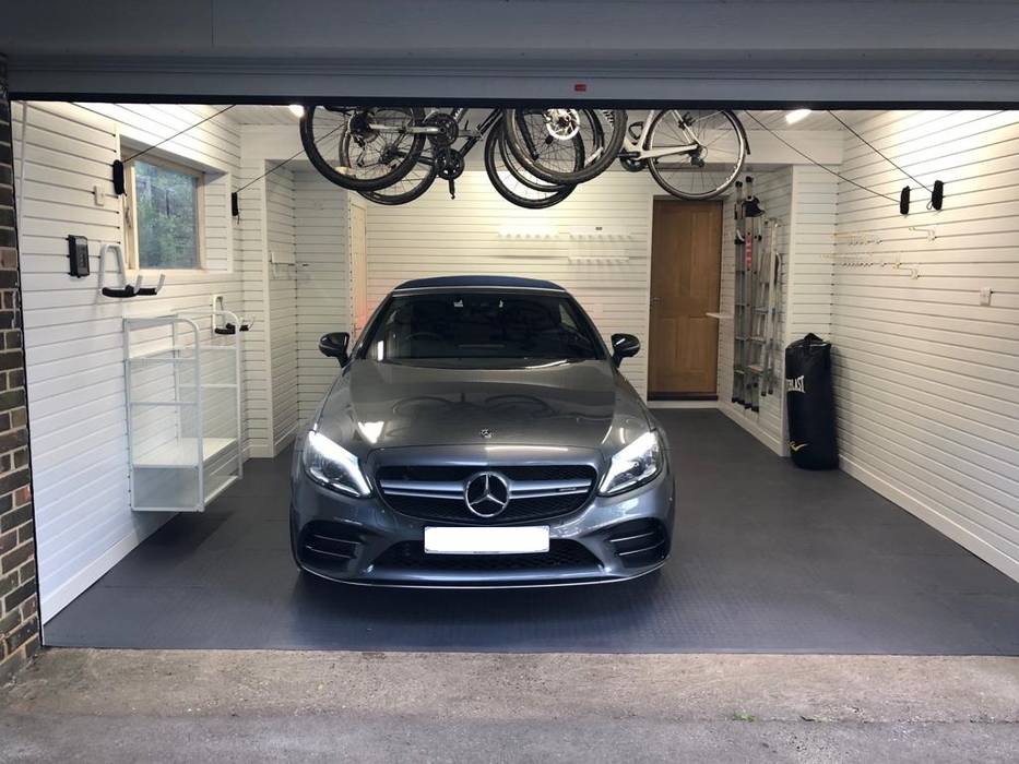 A dream garage in Sevenoaks, Kent Garageflex Garajes dobles garage