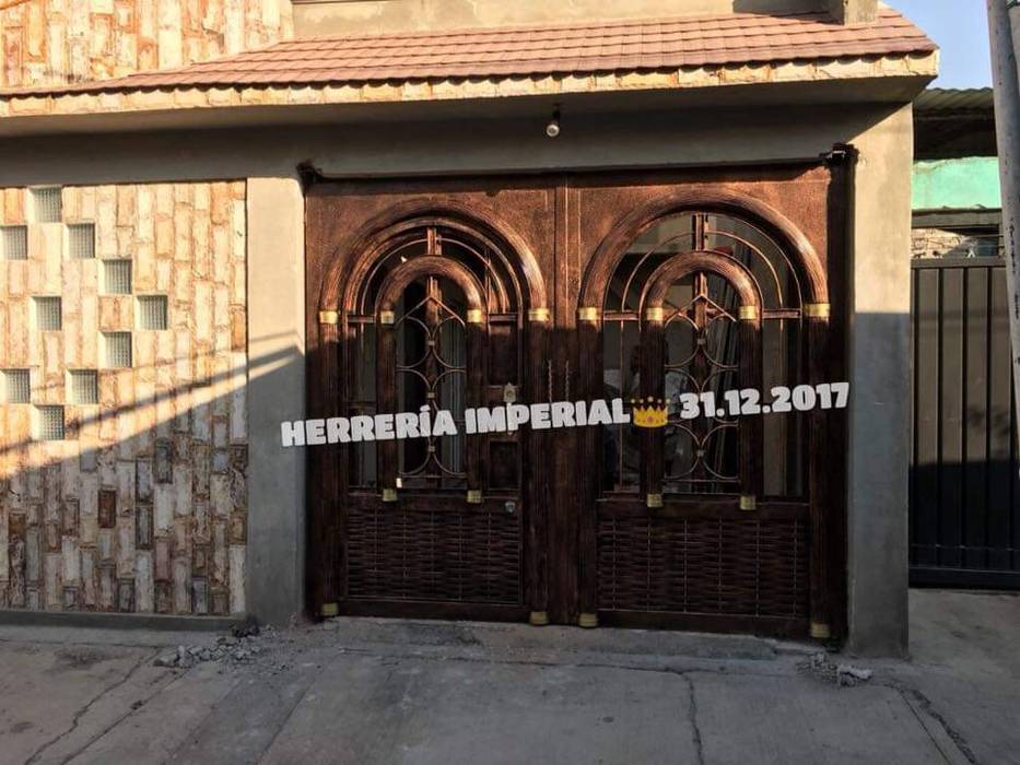 Portones Coloniales., Herreria y Aluminio Imperial Herreria y Aluminio Imperial Garage Doors آئرن / اسٹیل