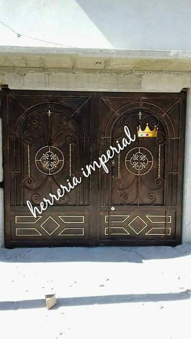 Portones Coloniales., Herreria y Aluminio Imperial Herreria y Aluminio Imperial Garage Doors Iron/Steel