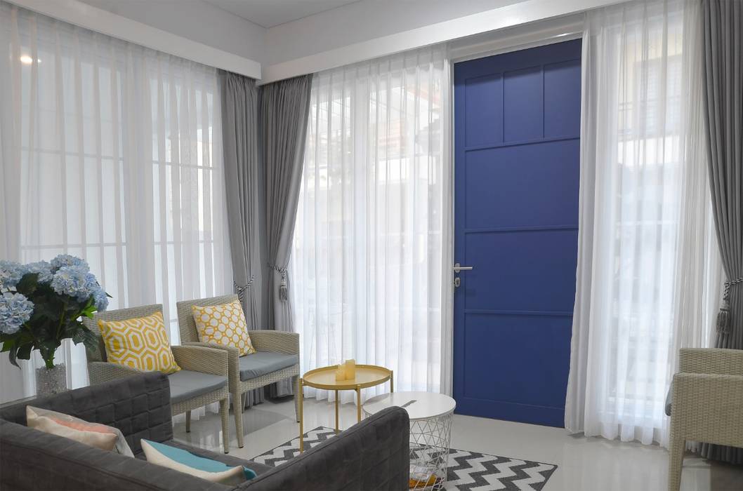 Blue Door Putri Bali Design (PBD) pintu depan Kayu White