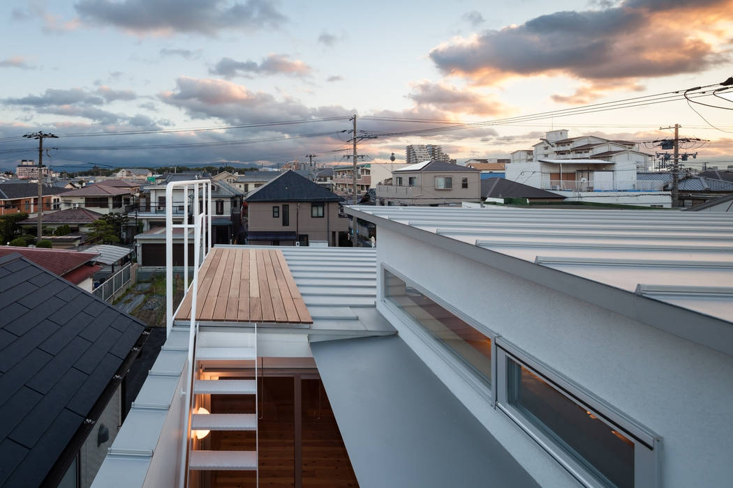 MORI, FUMIASO ARCHITECT & ASSOCIATES／ 阿曽芙実建築設計事務所 FUMIASO ARCHITECT & ASSOCIATES／ 阿曽芙実建築設計事務所 Balcone