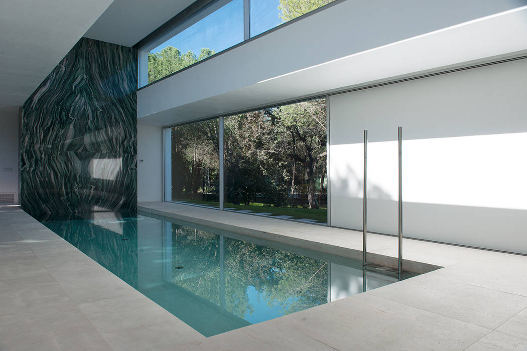 Vivienda Unifamiliar Aislada con Piscina en Madrid, Otto Medem Arquitecto vanguardista en Madrid Otto Medem Arquitecto vanguardista en Madrid Garden Pool