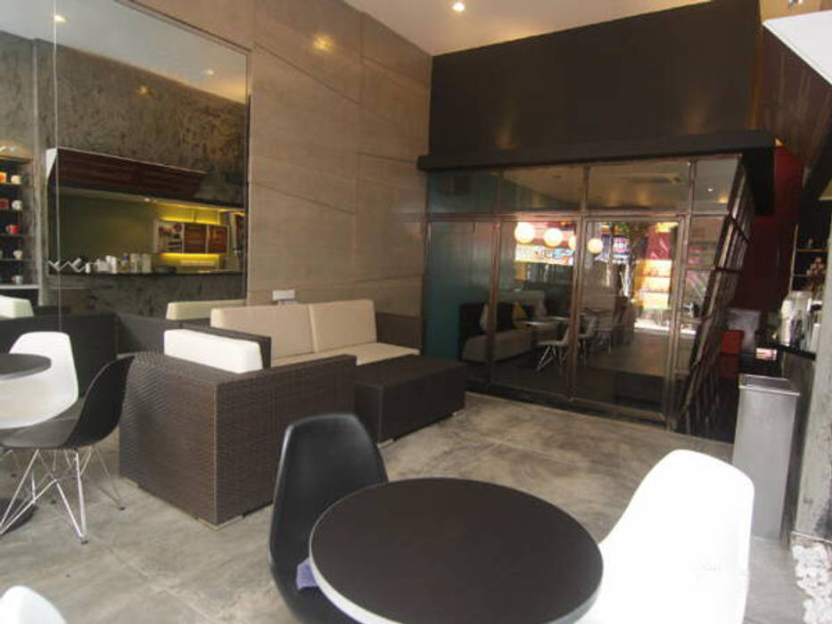 DESIGN & FIT-OUT WORKS FOR CAFE AT KUCHING, SARAWAK eL precio Commercial spaces Bars & clubs