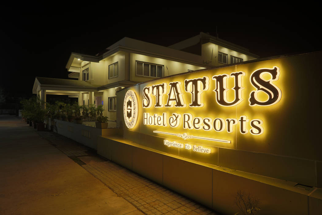 Hotel Status (Bhopal), H S AHUJA & ASSOCIATES H S AHUJA & ASSOCIATES Espacios comerciales Metal Hoteles