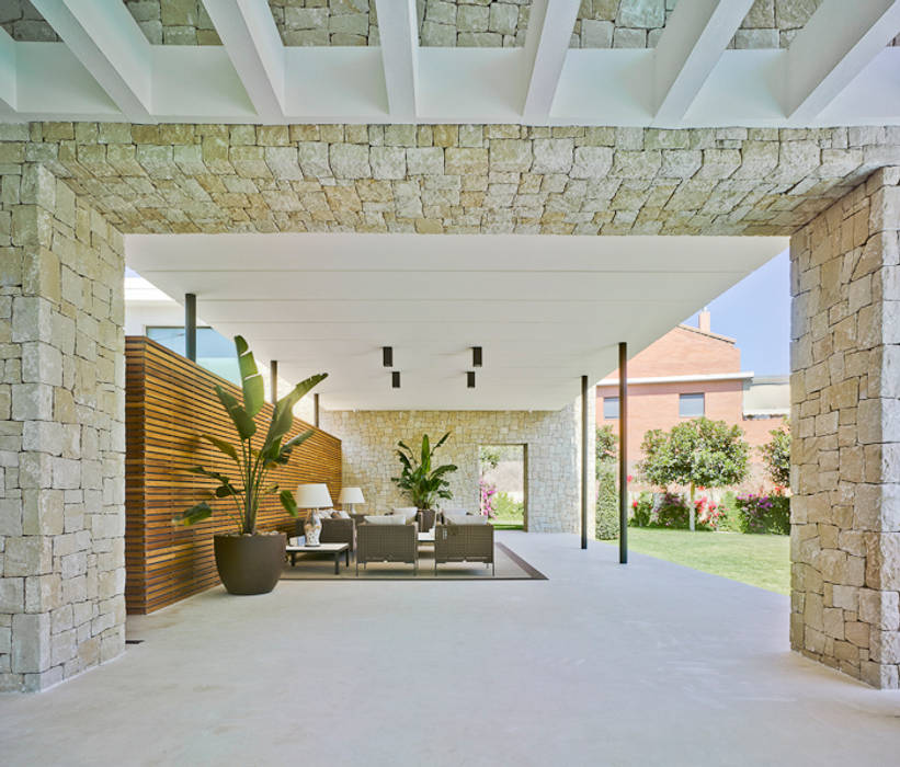 CASA MEDITERRÁNEA, Aguilar Arquitectos Aguilar Arquitectos Mediterranean style balcony, porch & terrace