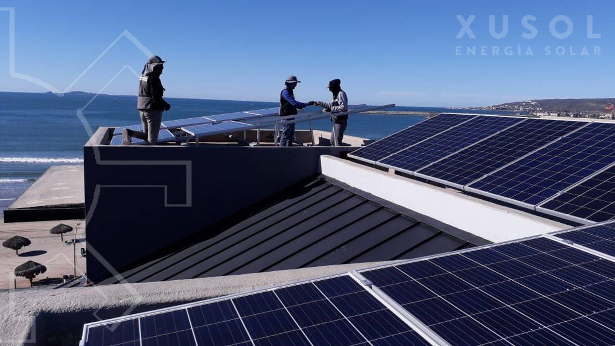 Instalación de Sistema Fotovoltaico en Hotel Marea Vista Ensenada , XUSOL Energía Solar XUSOL Energía Solar Tetto