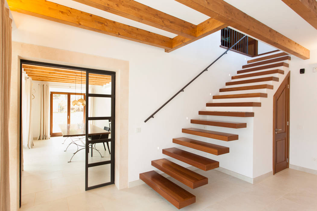 Vivienda unifamiliar aislada - Alaró, ESTUDI 353 ARQUITECTES SLPU ESTUDI 353 ARQUITECTES SLPU Stairs لکڑی Wood effect