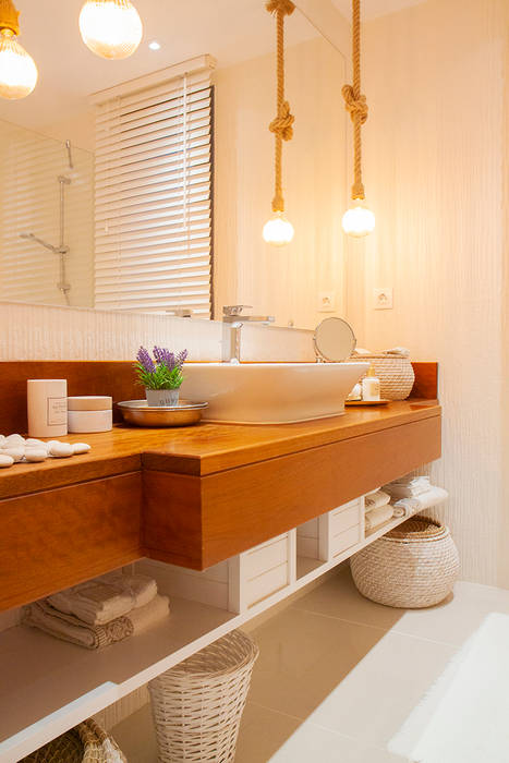 Cabopino, DC PROJECTS DC PROJECTS Salle de bain moderne Bois Effet bois