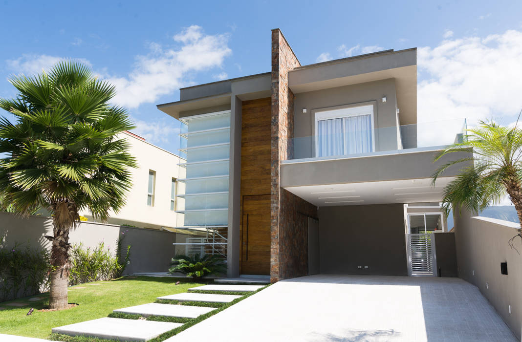 Residência Átrio da Phoenix, LARISSA MENDES ARQUITETURA LARISSA MENDES ARQUITETURA Casas unifamiliares