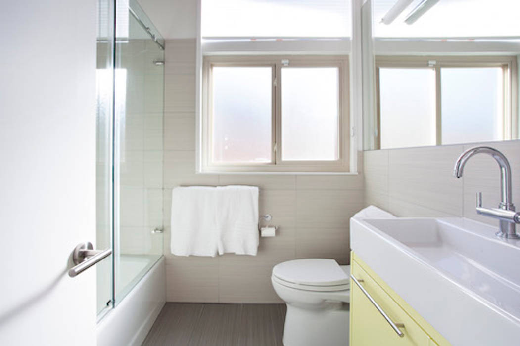 Brown and Kaufman Remodel by Klopf Architecture, Klopf Architecture Klopf Architecture Modern bathroom